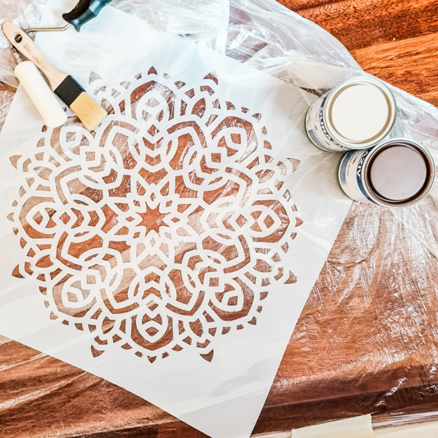 Applicazione stencil da parete mandala