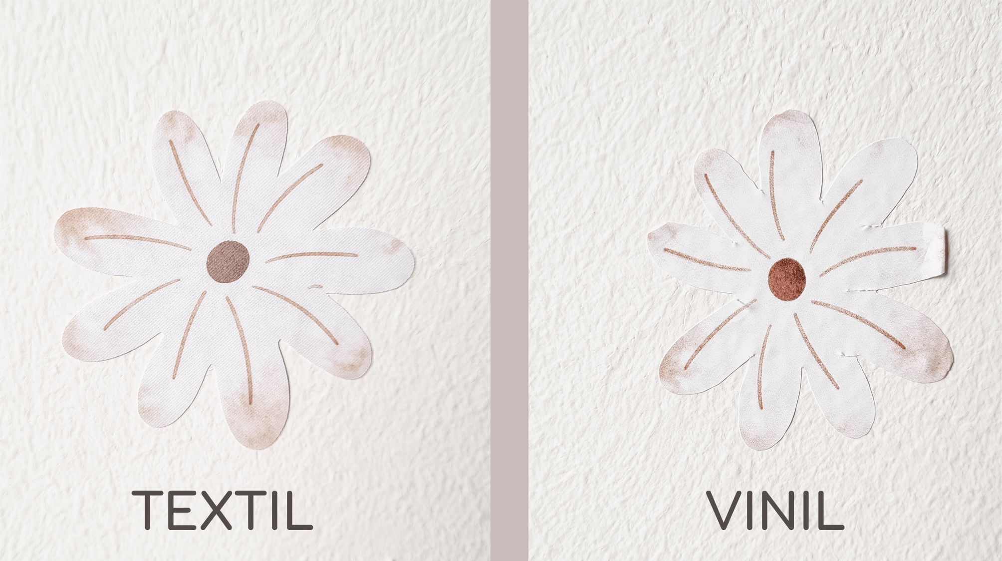 Doua stickere identice lipite unul langa altul pe un perete